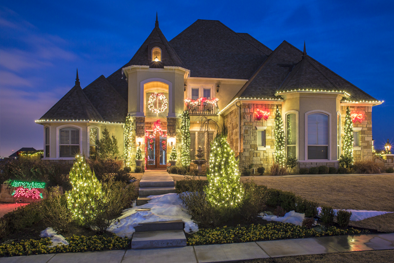 Great Christmas Light Viewing in Lawton at The Oaks!
